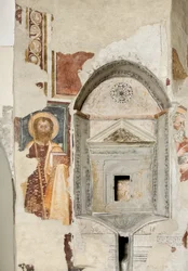 Nische mit Tabernakel und Aposteln